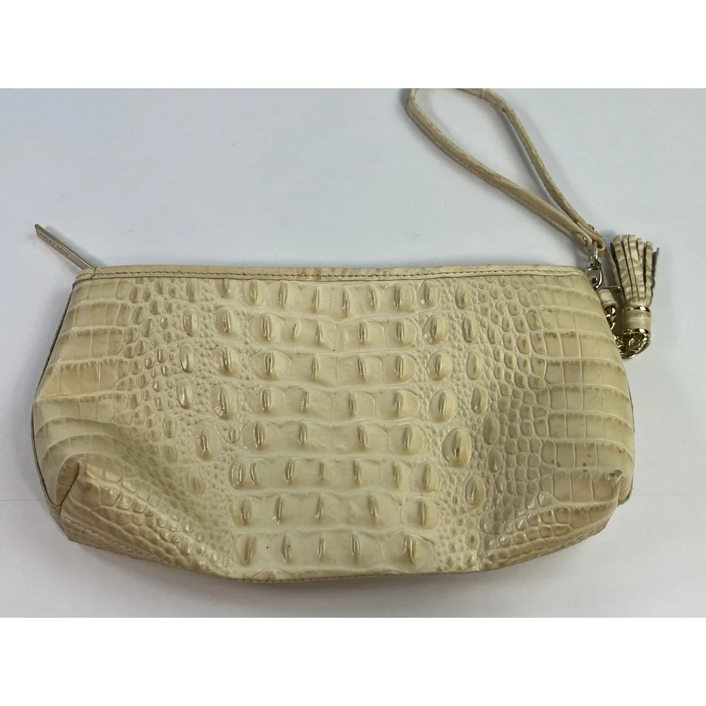 BRAHMIN Daisy Clutch Wallet Croc Embossed Cream Colored Wristlet 10.5